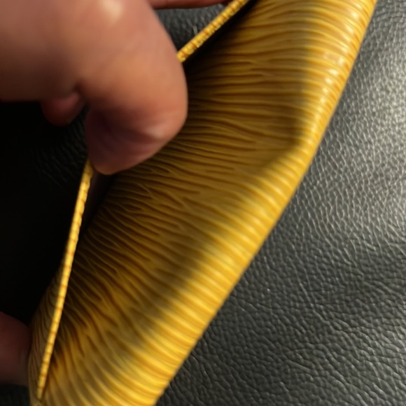 Louis Vuitton Yellow Epi Card Case SP0020 - Picture 6 of 9